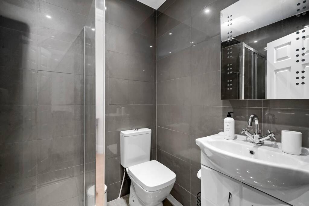 The Chaucer Suite - Exceptionally Stylish - Sleeps 4 캔터베리 외부 사진